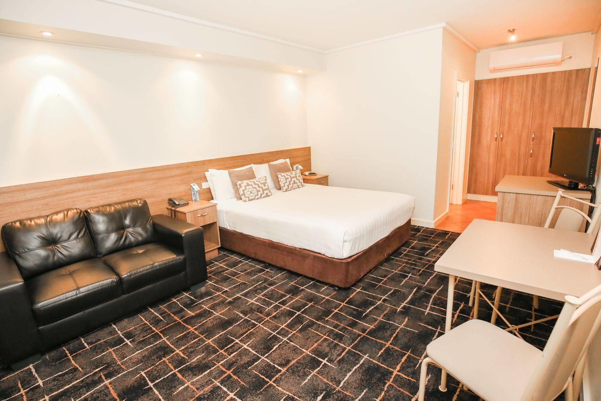 Commodore Mildura Motel Exteriör bild