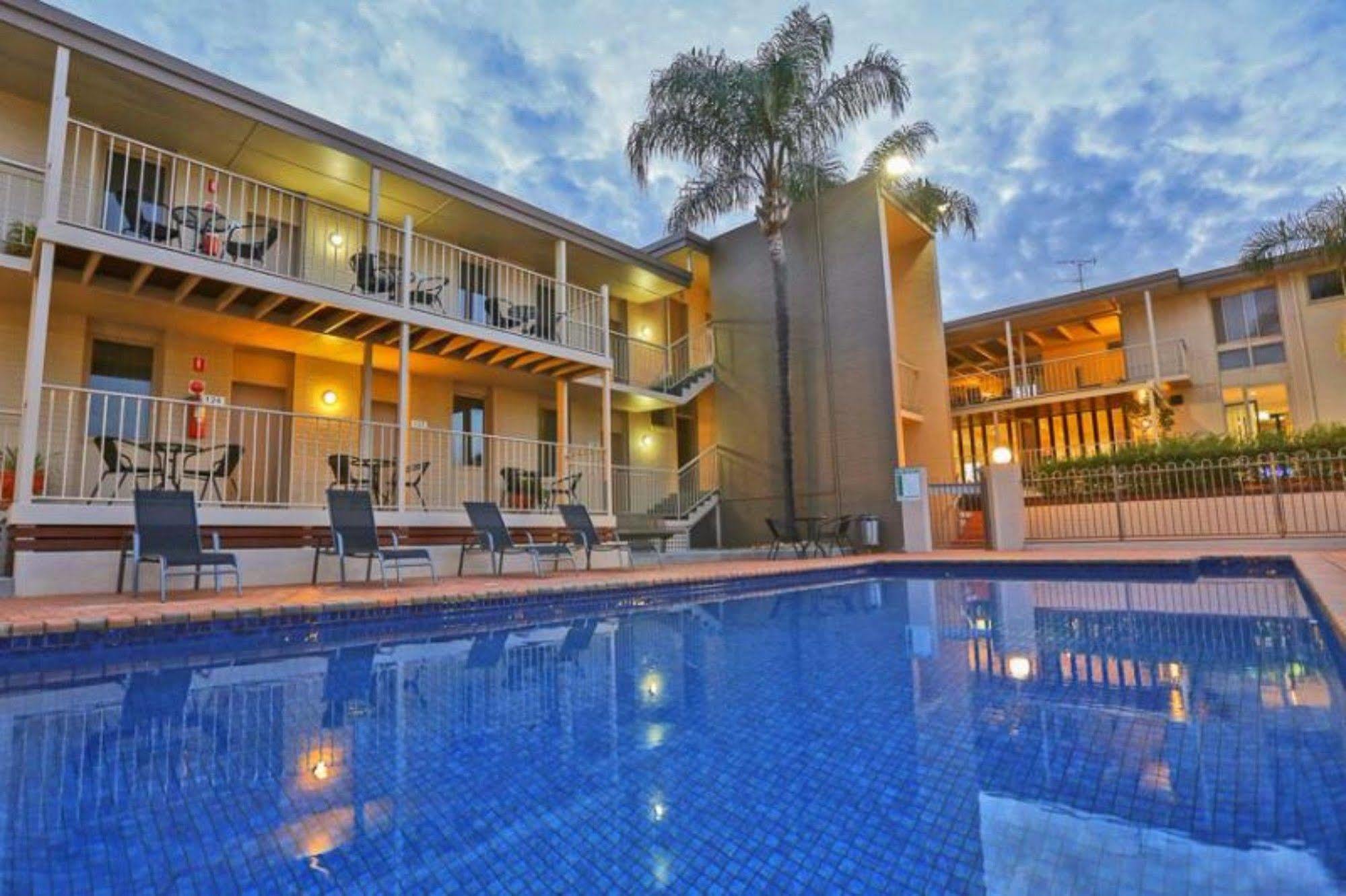Commodore Mildura Motel Exteriör bild