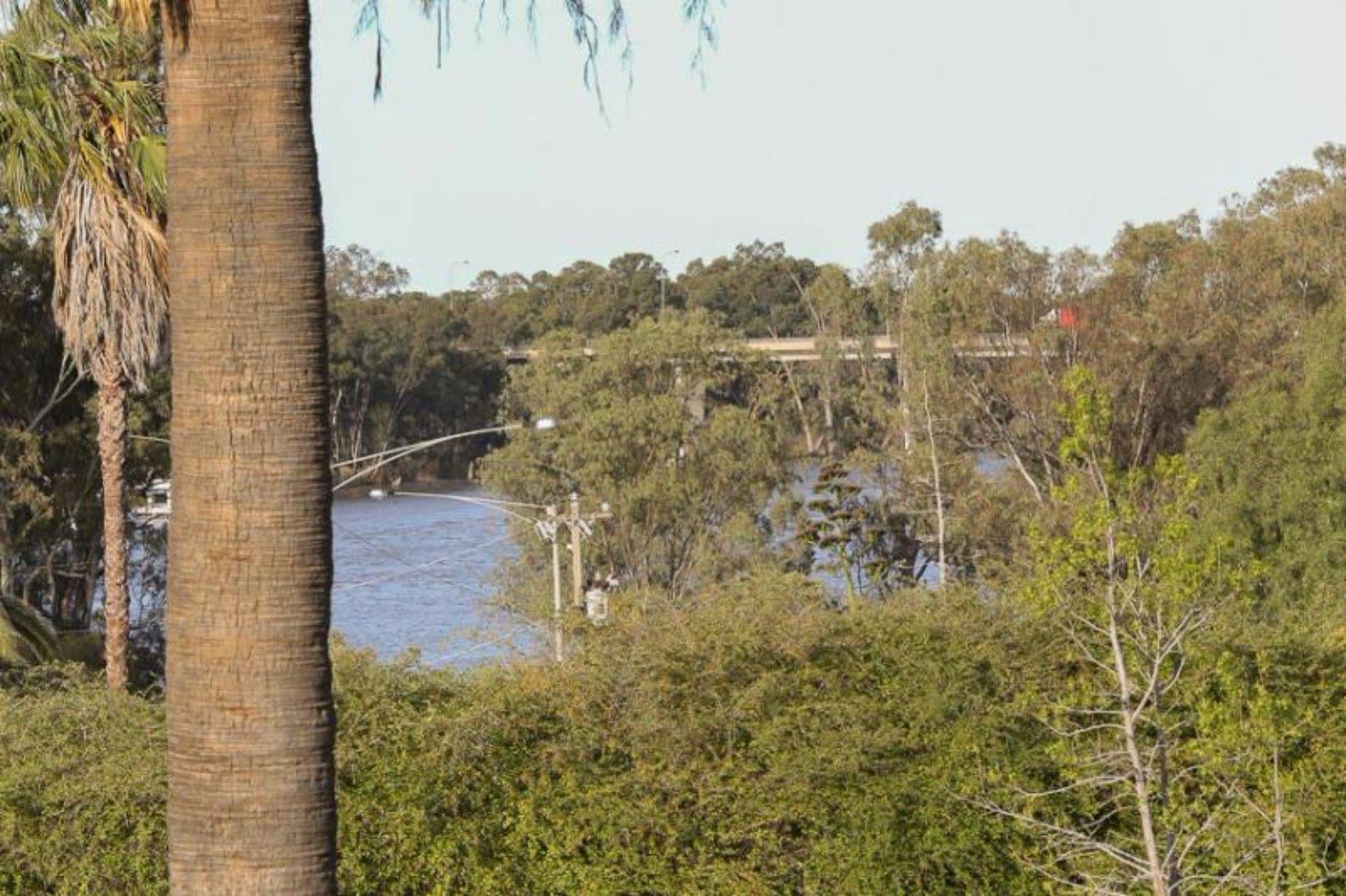 Commodore Mildura Motel Exteriör bild